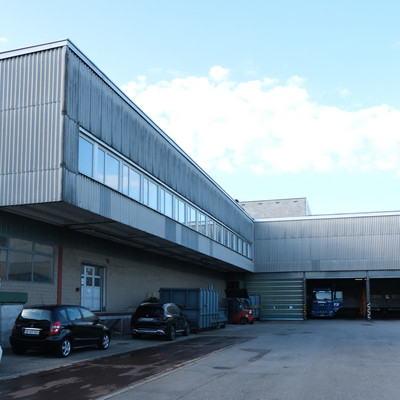 Vue du bâtiment depuis le site d'Utzenstorf